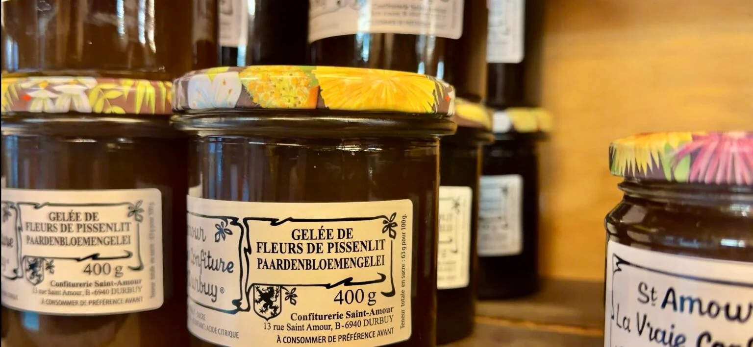 Pots de gelée artisanale à la Confiturerie Saint-Amour de Durbuy