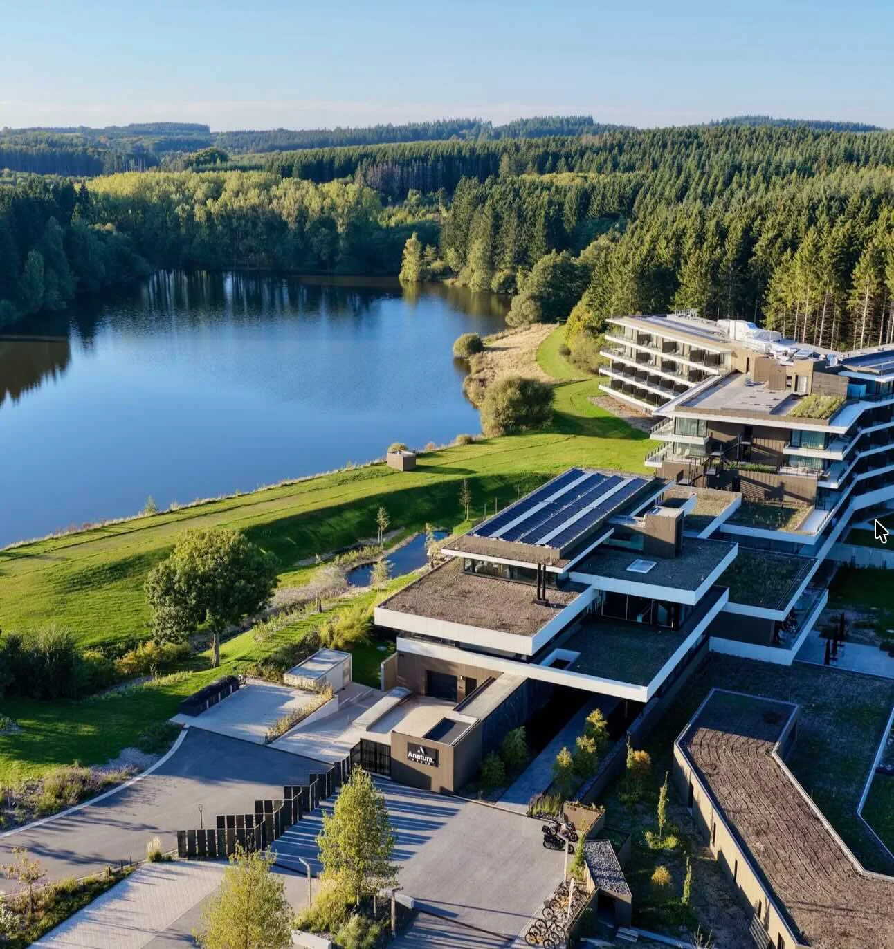 Vue depuis une chambre d’Anatura vers les lacs