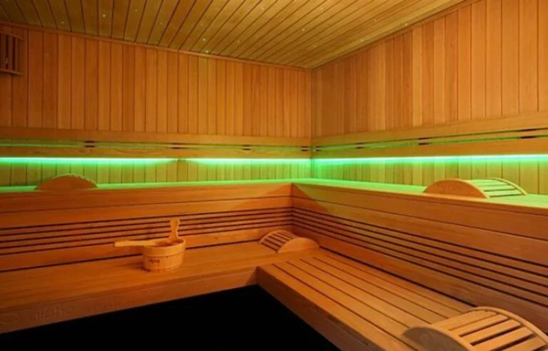 Sauna en bois du wellness de MY HOTEL Malmedy