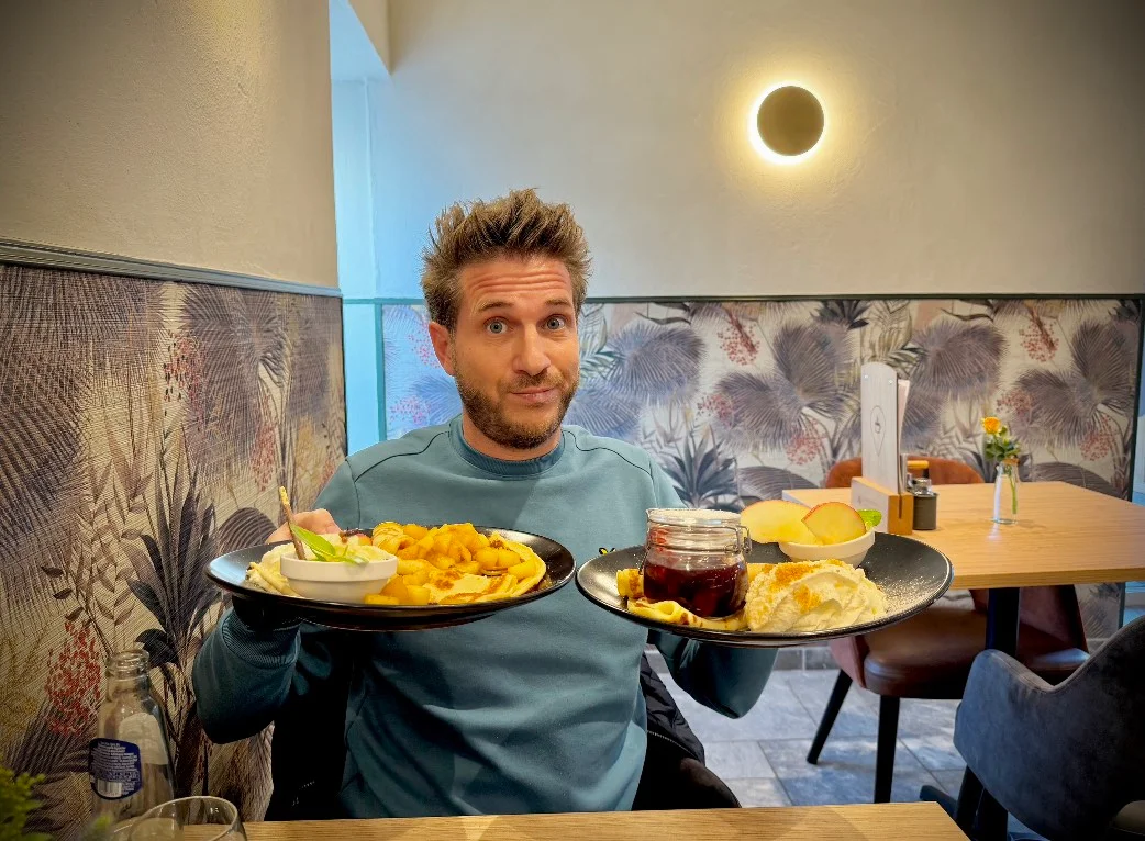 Petit-déjeuner généreux servi au Repère Gourmand à Hombourg