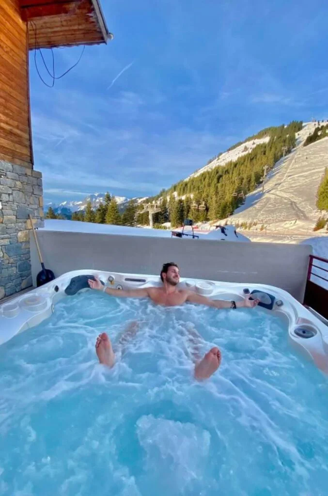 Jacuzzi extérieur face aux pistes enneigées de Châtel