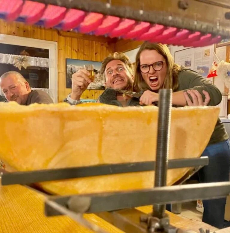 Dégustation conviviale d’une raclette traditionnelle à Nendaz