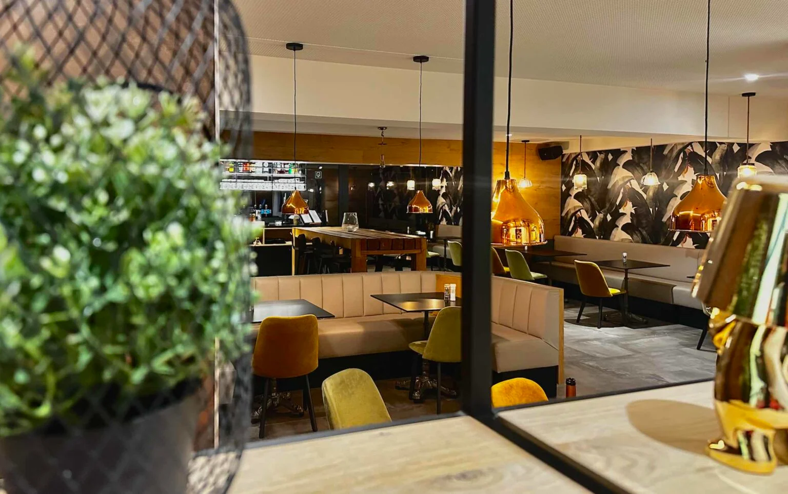 Salle contemporaine de la brasserie du Val d’Arimont
