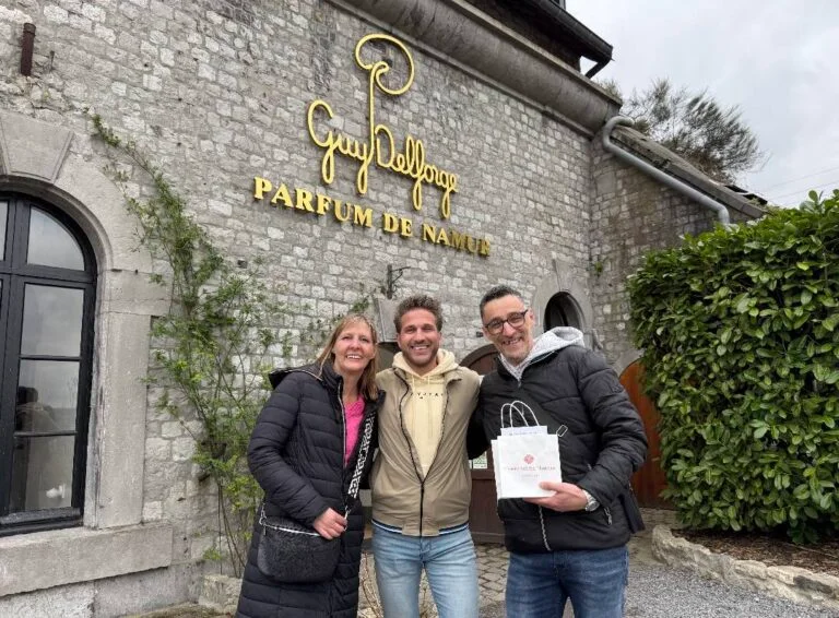 Visiteurs devant l’atelier de parfum Guy Delforge à la Citadelle de Namur