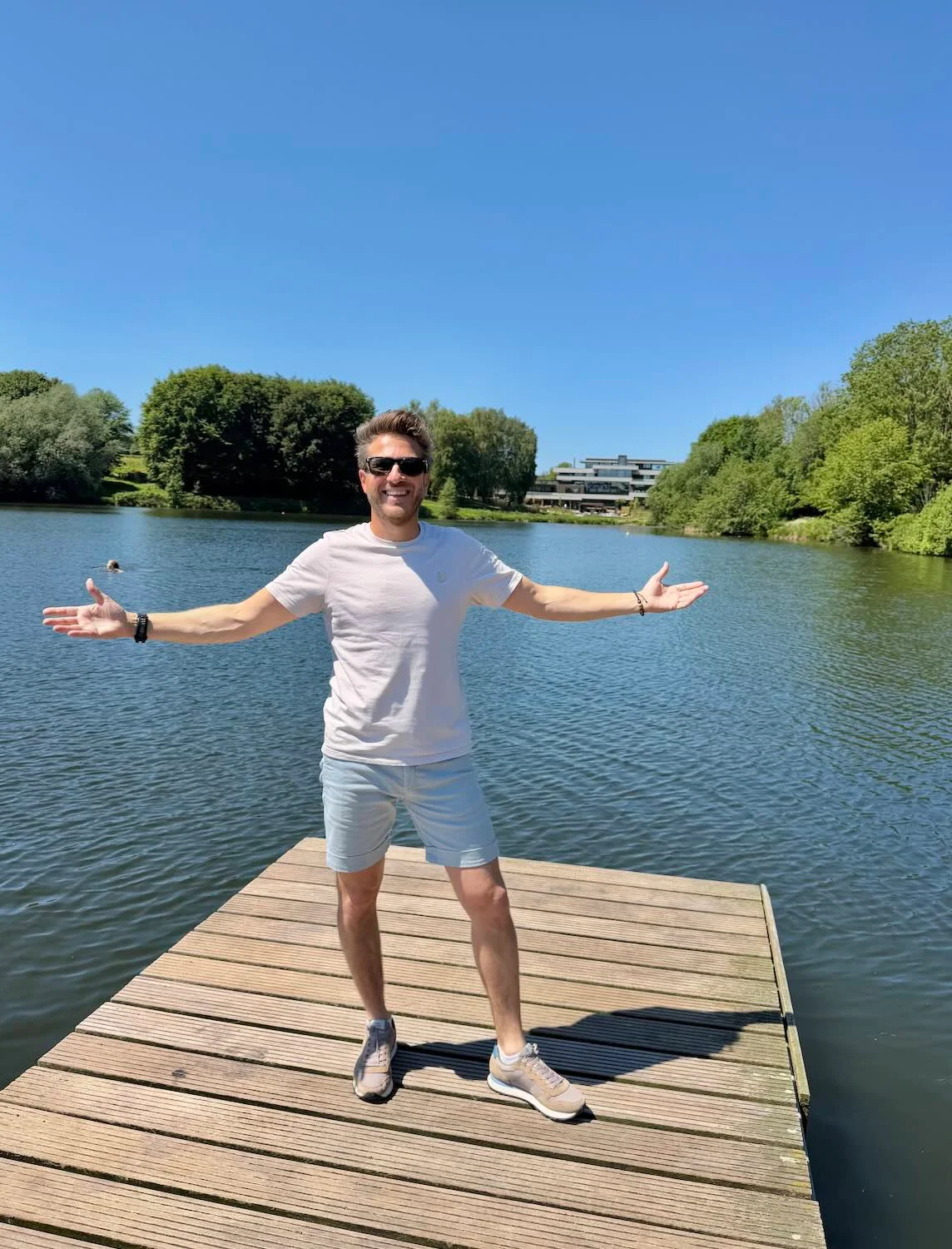 Moment de détente au bord de l’eau à Anatura