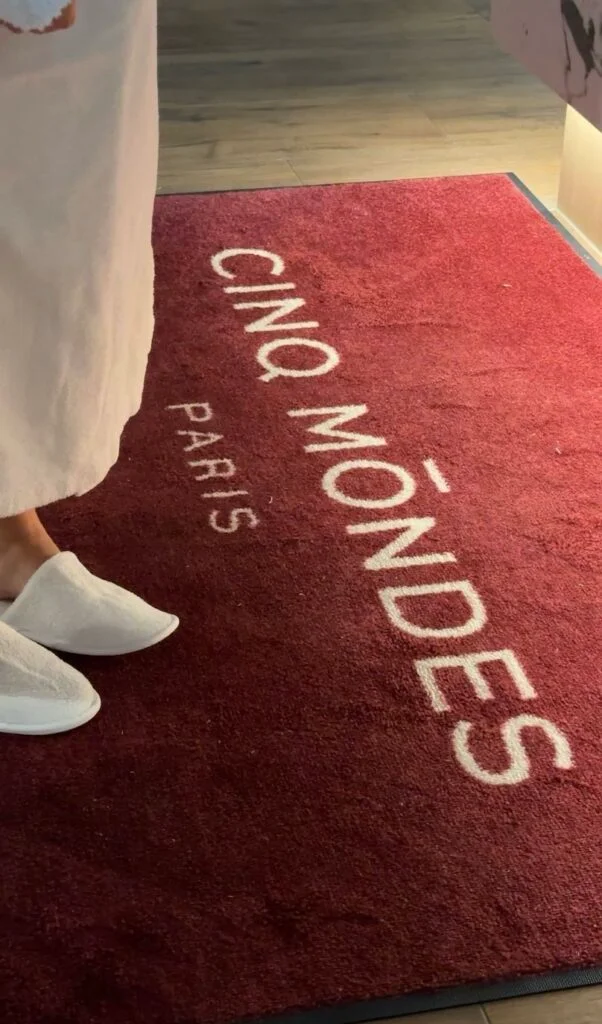 Entrée du spa certifié Cinq Mondes au Domaine du Bois d’Arlon